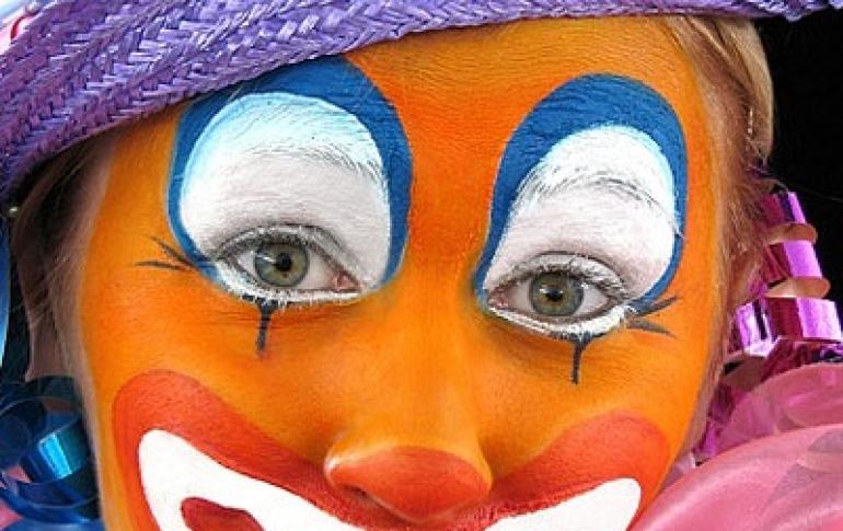 Как раскрасить лицо клоуна Как сделать макияж клоуна в домашних условиях